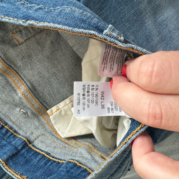 Men’s Levi Jeans - Picture 3 of 3